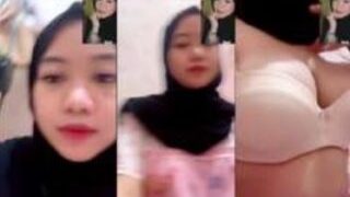 VCS Hijab Kimcil Bugil Pamerin Memek Tembem Perawan